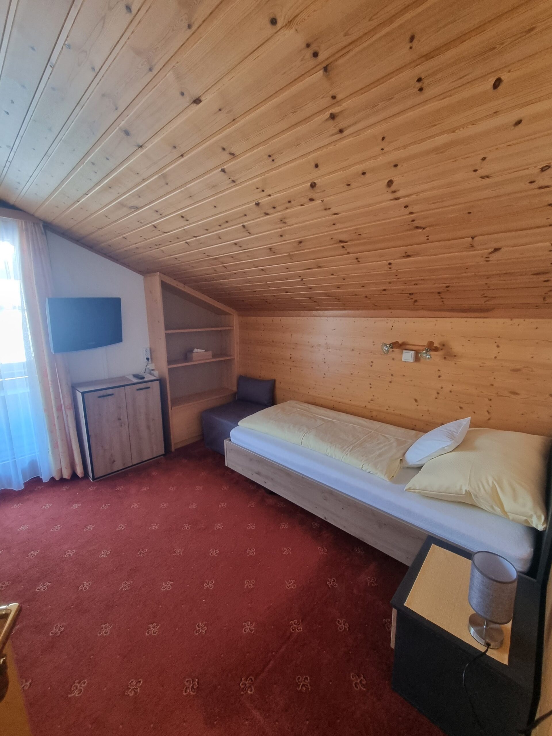 Kinderbett im Familienzimmer 8.