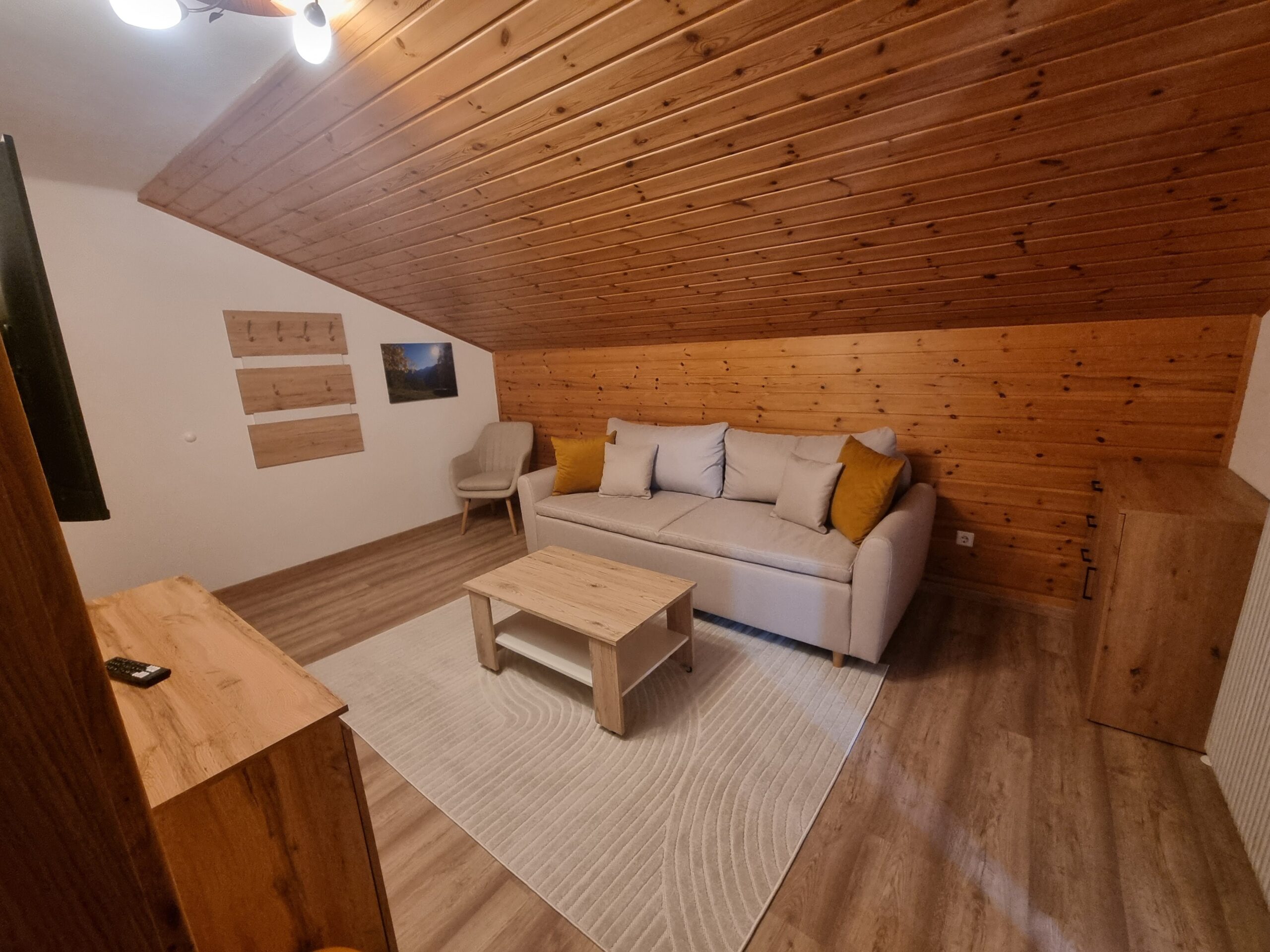 Gemütliche Sitzecke im Zimmer 8.